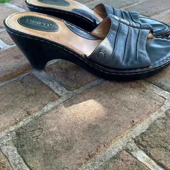 Born leather slip on wedge sandal size 10 - like new condition - black